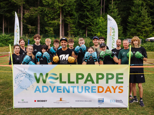 Mosburger Gruppenfoto mit Fadi Merza &copy; com_unit|D.Waschnig